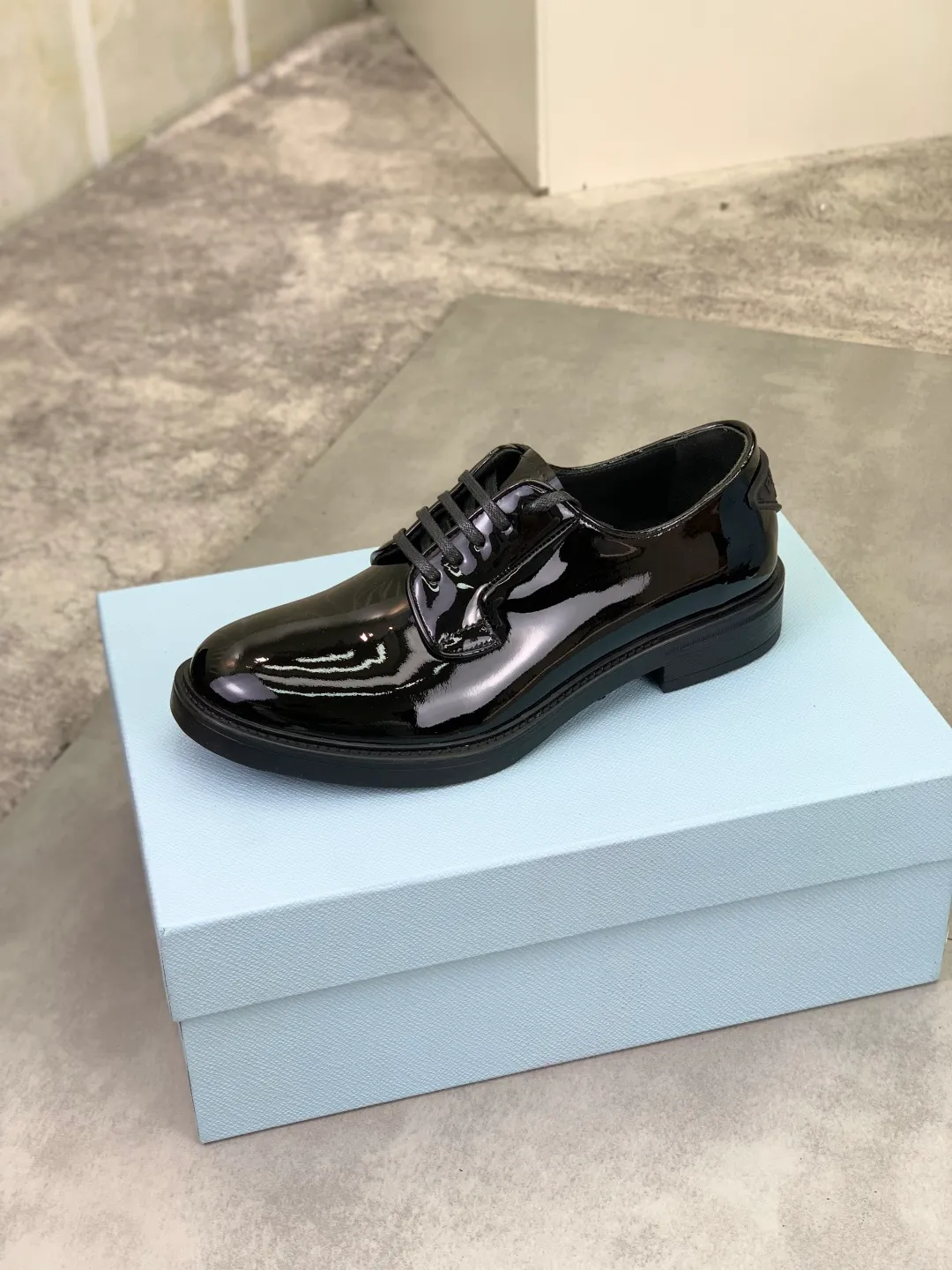 Men's Men's Shoes💰P640💰[New Style] High Quality Water-dyed Niuli 🆘[PRADA] Prada's latest casual business leather shoes for men! Listed simultaneously! The fabric is made of specially imported original calfskin, and the interior is made of imported water-dyed cowhide. It is absolutely luxurious and leads the fashion trend. High-end combination rubber outsole, size: 38-44 (45 and 46 can be customized) 3️⃣ colors available